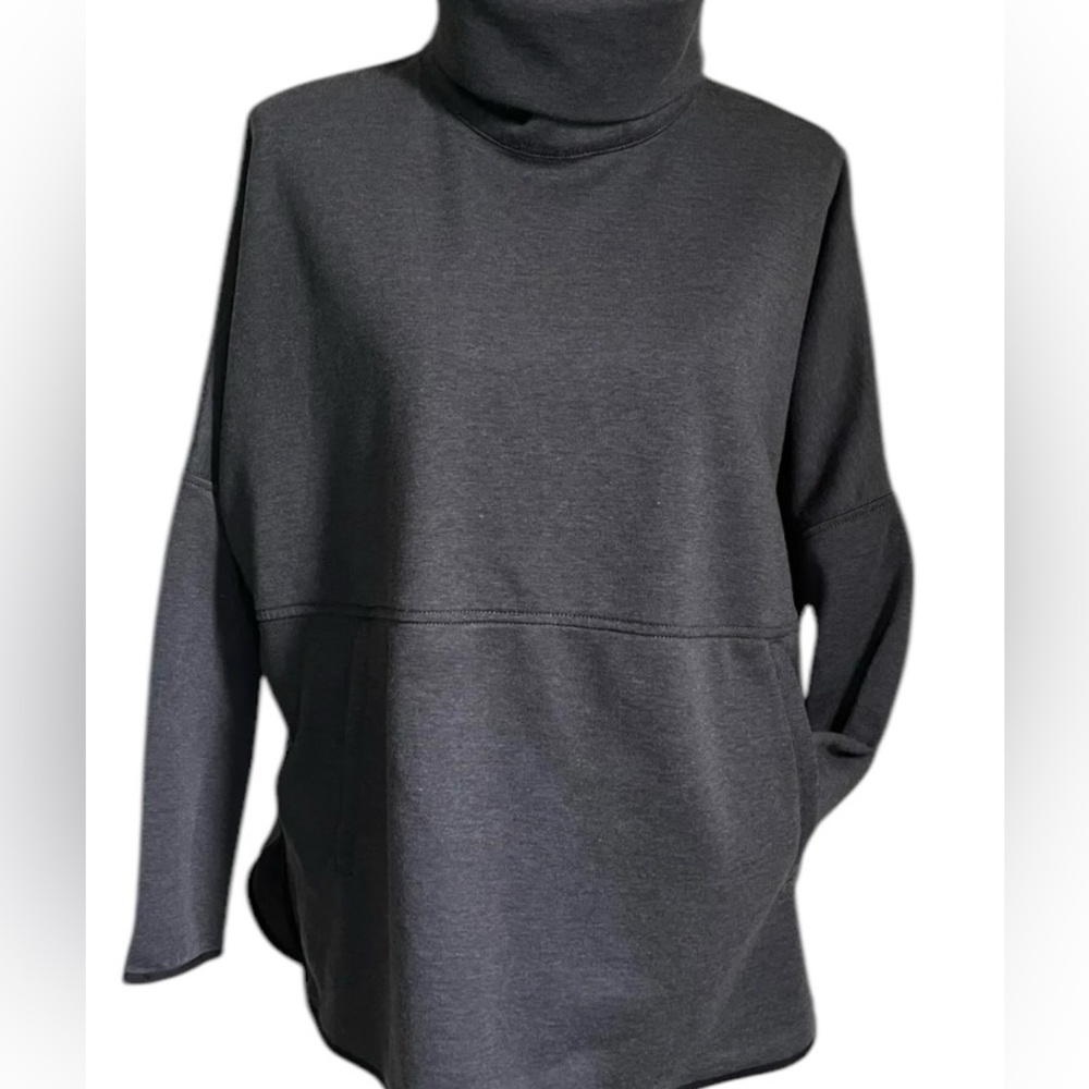The North Face Women’s Slacker Poncho
XS-S Dark Grey‎ and Black
